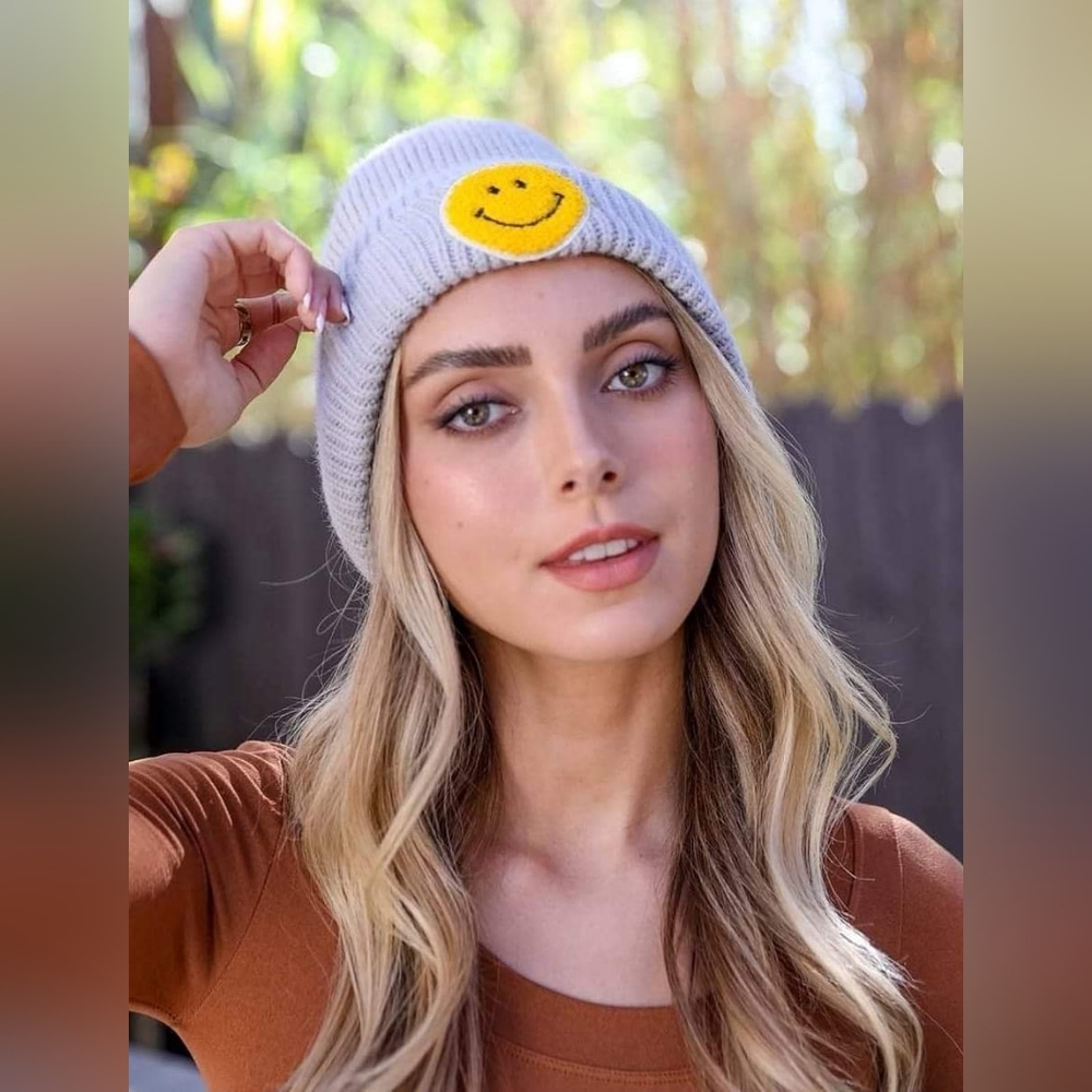 SMILEY Beanie Hat in a soft lilac color